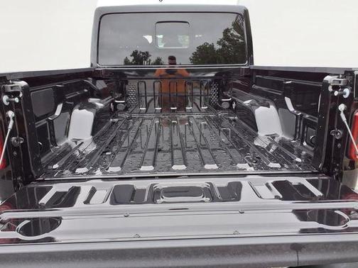 Black Clearcoat 2026 Jeep Gladiator Mojave