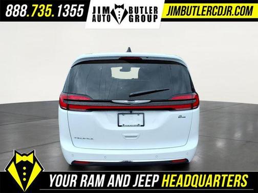 Bright White Clearcoat 2026 Chrysler Pacifica Select