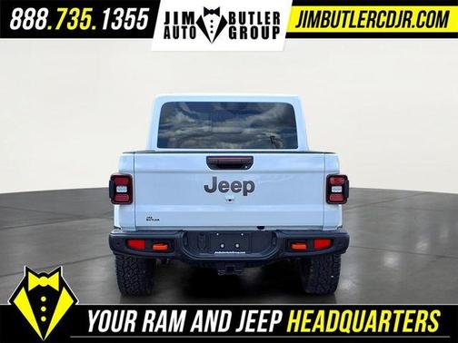 Bright White Clearcoat 2026 Jeep Gladiator Mojave