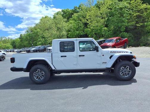 Bright White Clearcoat 2026 Jeep Gladiator Mojave