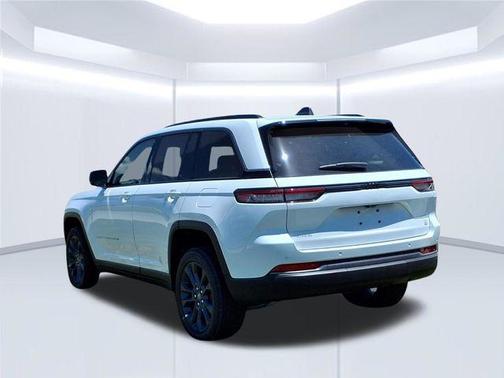 Bright White Clearcoat 2026 Jeep Grand Cherokee Limited
