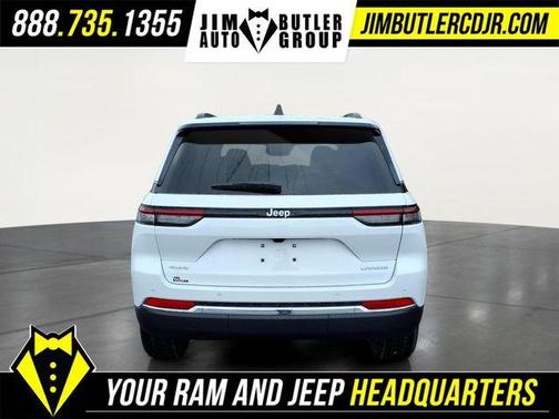 Bright White Clearcoat 2026 Jeep Grand Cherokee Laredo