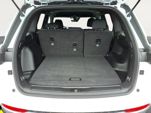 Bright White Clearcoat 2026 Jeep Grand Cherokee Laredo