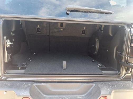 Granite Crystal Clearcoat Metallic 2026 Jeep Wrangler Sahara