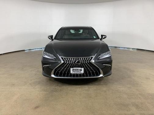 2023 Lexus ES 300h Ultra Luxury