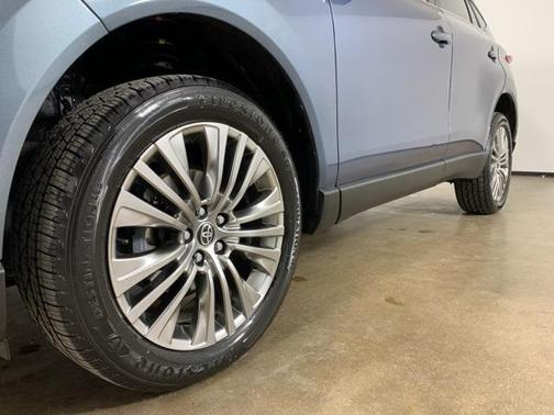 2022 Toyota Venza XLE