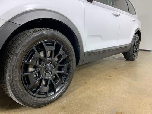 Glacial White Pearl 2021 Kia Telluride SX