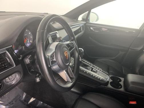 2018 Porsche Macan Base