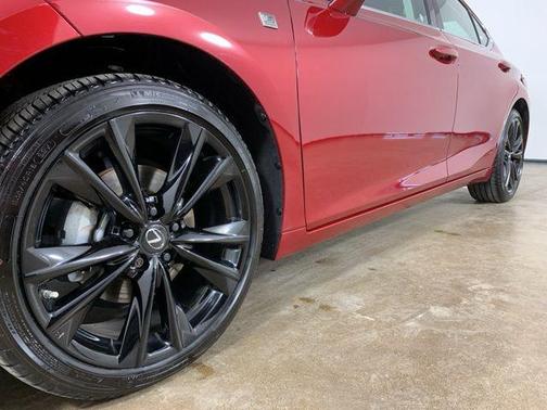 2025 Lexus ES 300h F SPORT Design