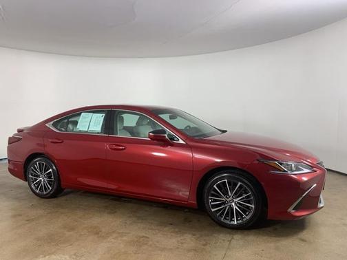 2025 Lexus ES 300h Base