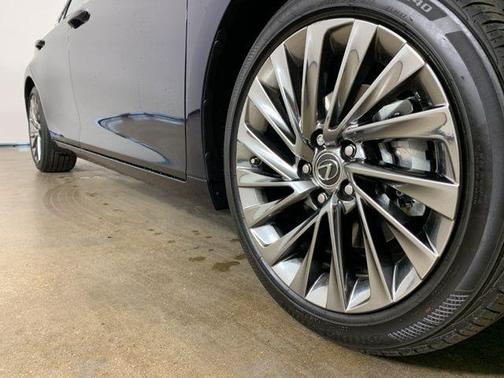 2025 Lexus ES 300h Luxury