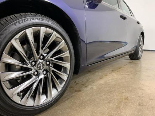 2025 Lexus ES 300h Luxury