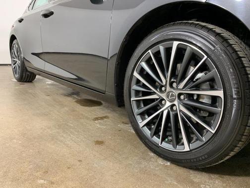 2022 Lexus ES 350 Base