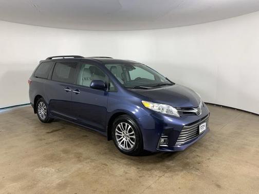 2019 Toyota Sienna XLE