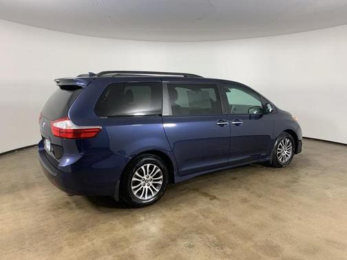 2019 Toyota Sienna XLE