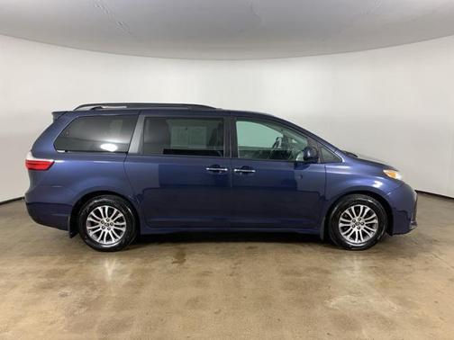 2019 Toyota Sienna XLE