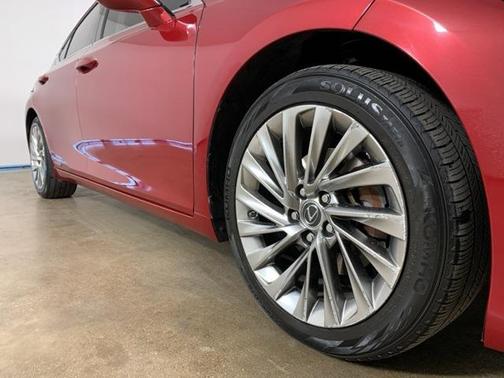 2019 Lexus ES 300h Luxury