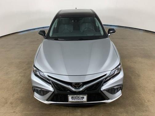 Celestial Silver Metallic/Midnight Black Metallic 2022 Toyota Camry XSE
