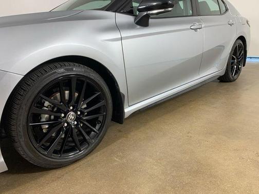 Celestial Silver Metallic/Midnight Black Metallic 2022 Toyota Camry XSE