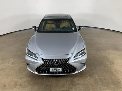 2025 Lexus ES 300h Base