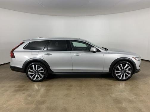 2024 Volvo V90 Cross Country B6 Ultimate