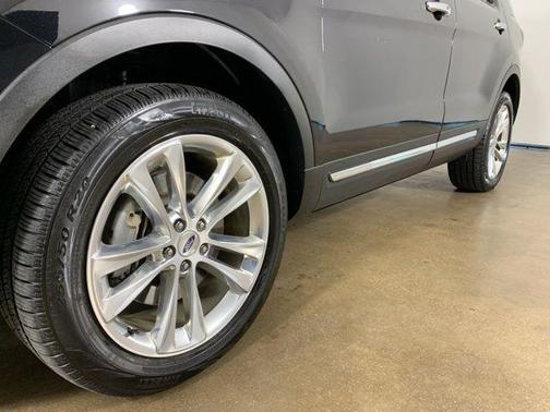 AGATE BLACK METALLIC 2019 Ford Explorer Limited