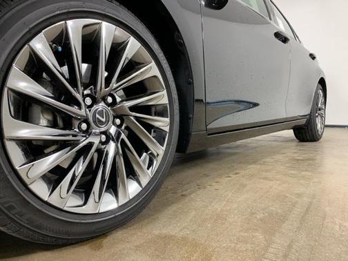 2025 Lexus ES 300h Luxury