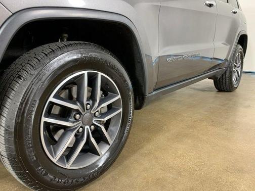 Granite Crystal Metallic Clearcoat 2019 Jeep Grand Cherokee Limited