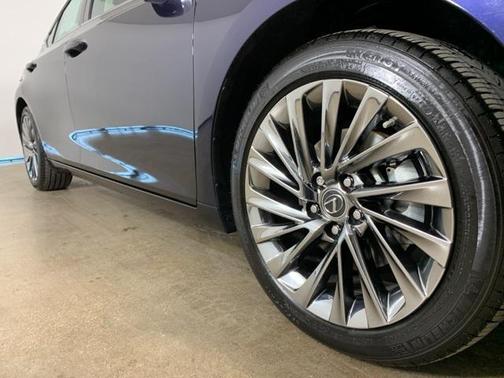 2025 Lexus ES 300h Ultra Luxury