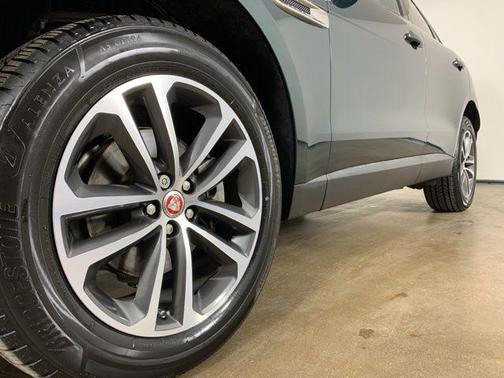 2018 Jaguar F-PACE 25t Premium