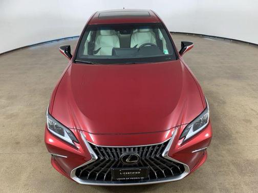 2025 Lexus ES 300h Base