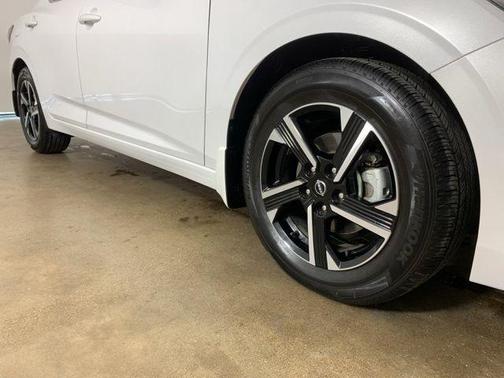 Aspen White Tricoat 2025 Nissan Sentra SV