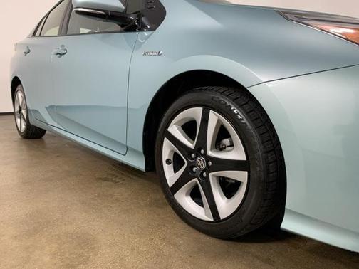 2016 Toyota Prius Four Touring