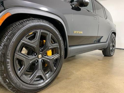 2023 Rivian R1S Adventure