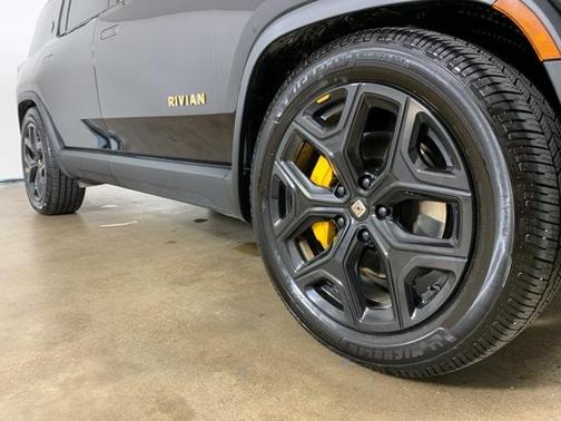 2023 Rivian R1S Adventure