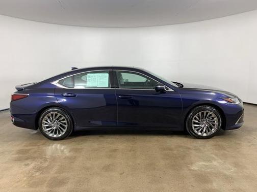 2025 Lexus ES 300h Ultra Luxury