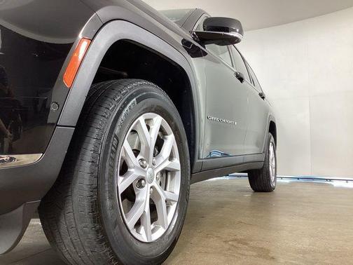 Diamond Black Crystal Pearlcoat 2022 Jeep Grand Cherokee L Limited