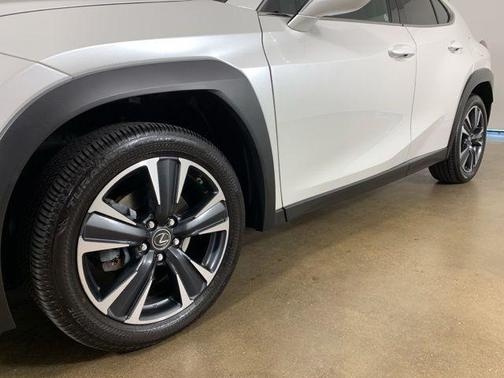 Eminent White Pearl 2024 Lexus UX 250h Base