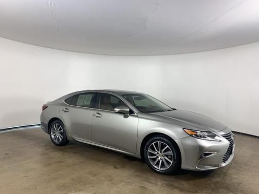 2017 Lexus ES 300h Base