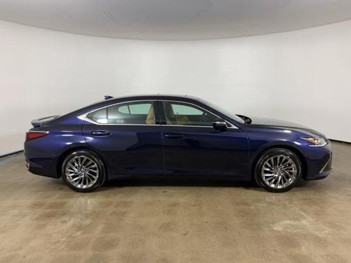 2025 Lexus ES 300h Luxury