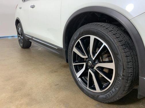Pearl White 2017 Nissan Rogue SL