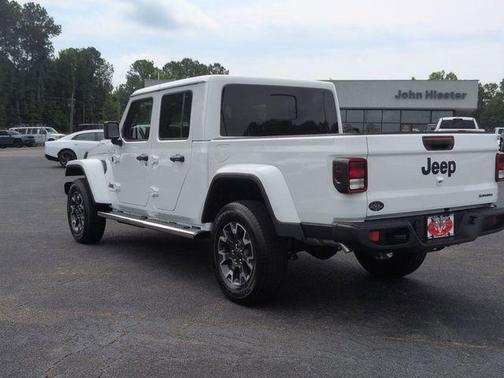 Bright White Clearcoat 2026 Jeep Gladiator Sport