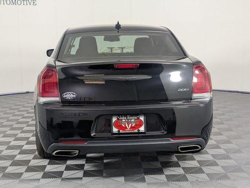 Gloss Black 2022 Chrysler 300 Touring