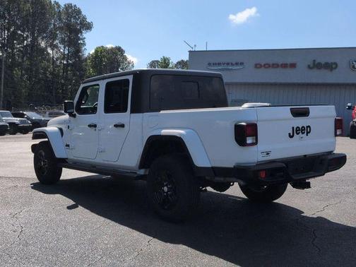 Bright White Clearcoat 2023 Jeep Gladiator Sport