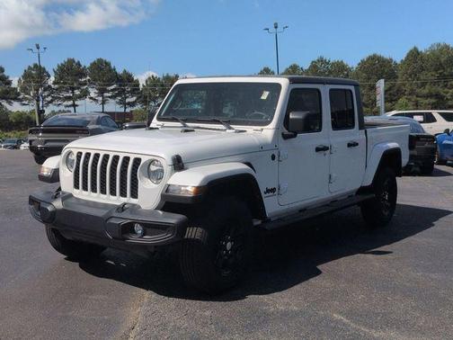 Bright White Clearcoat 2023 Jeep Gladiator Sport