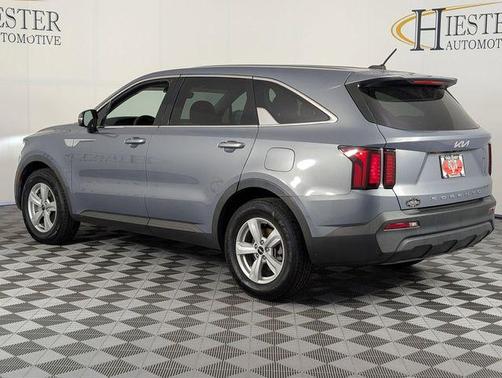 Everlasting Silver 2022 Kia Sorento LX