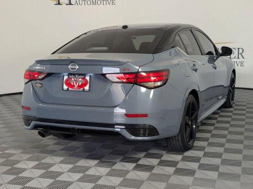 2t Gry Blk Roof 2024 Nissan Sentra SR