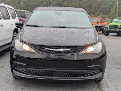 2026 Chrysler Voyager LX