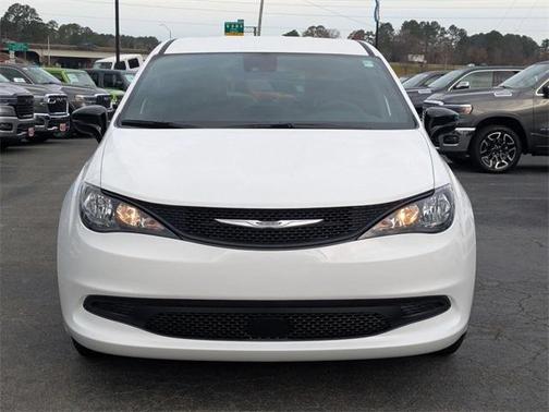 2026 Chrysler Voyager LX