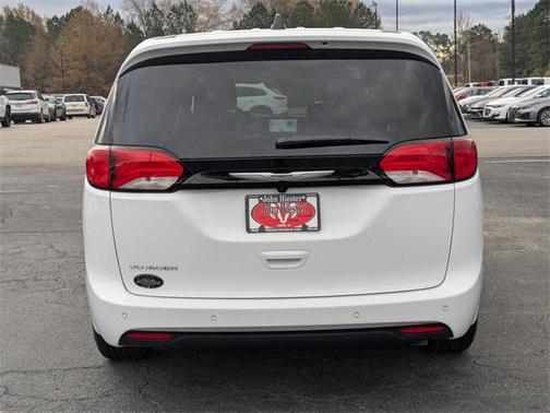 2026 Chrysler Voyager LX